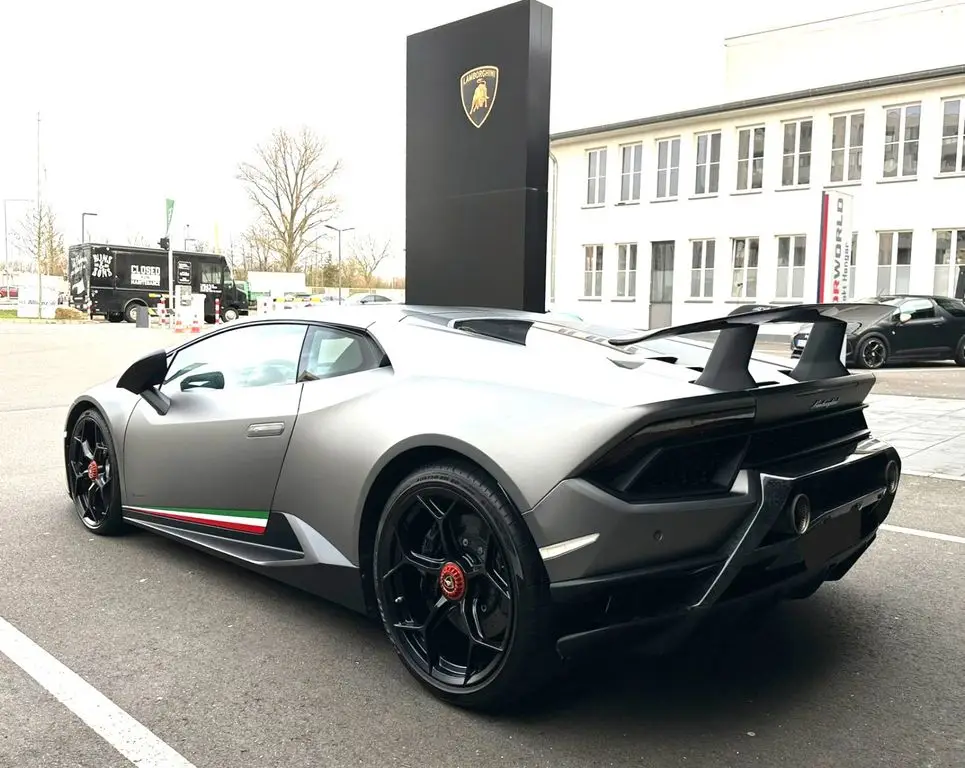 Photo 1 : Lamborghini Huracan 2018 Essence