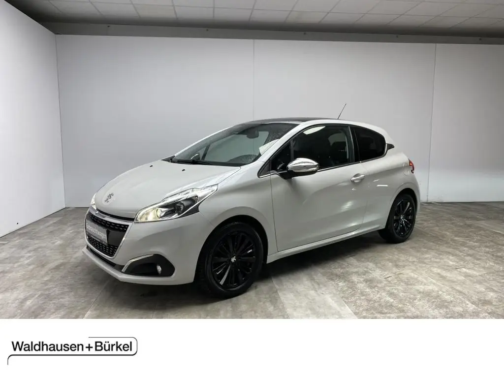 Photo 1 : Peugeot 208 2017 Essence