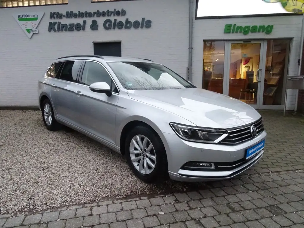 Photo 1 : Volkswagen Passat 2018 Petrol