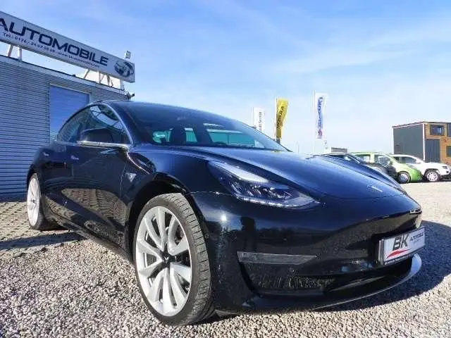 Photo 1 : Tesla Model 3 2019 Non renseigné