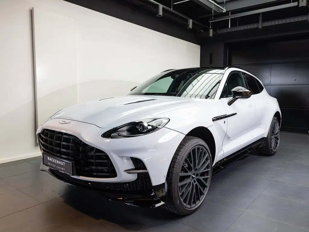 Photo 1 : Aston Martin Dbx 2024 Petrol