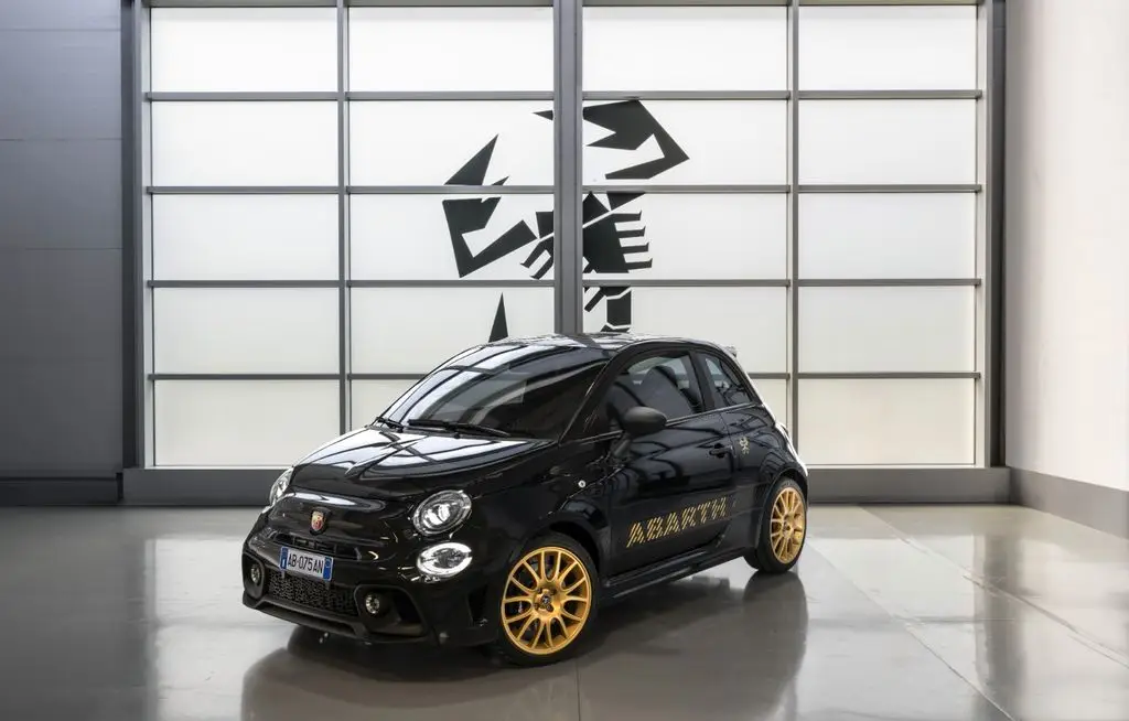 Photo 1 : Abarth 695 2024 Petrol