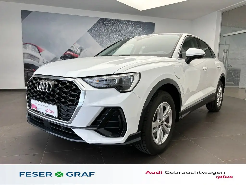 Photo 1 : Audi Q3 2022 Hybrid