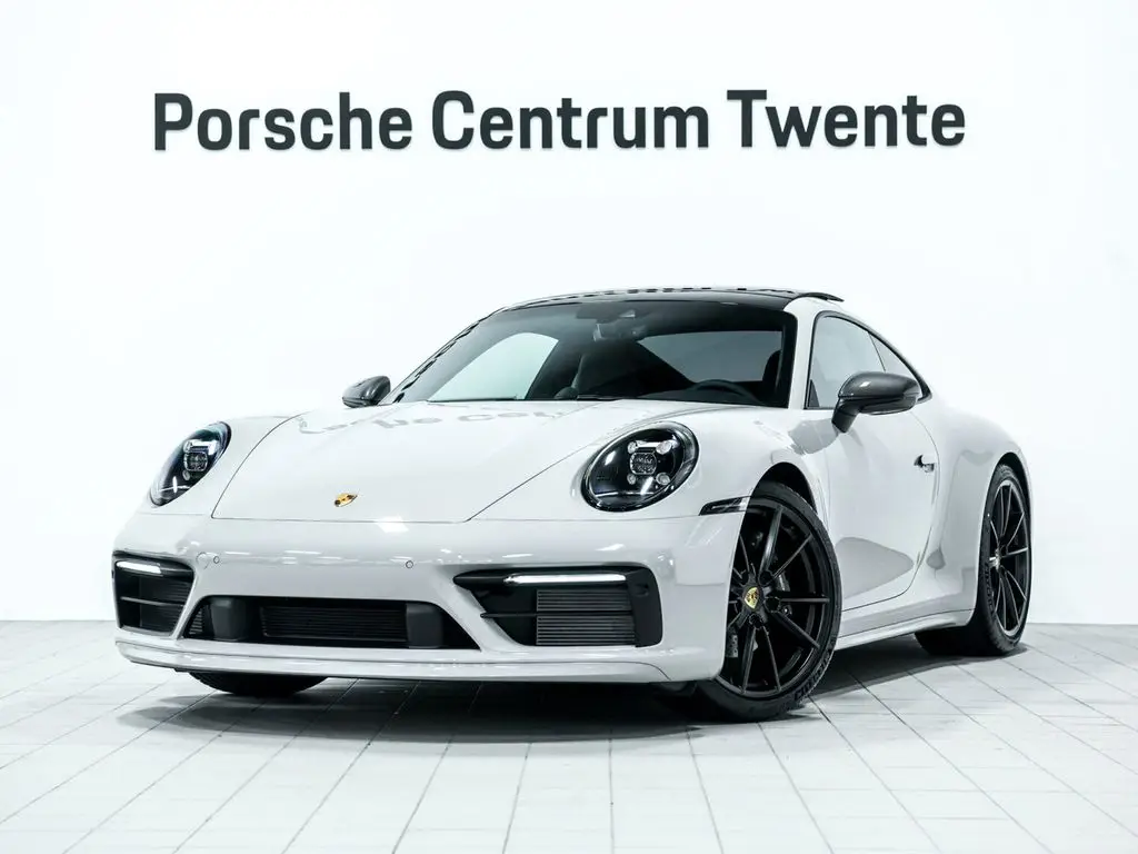 Photo 1 : Porsche 992 2024 Essence