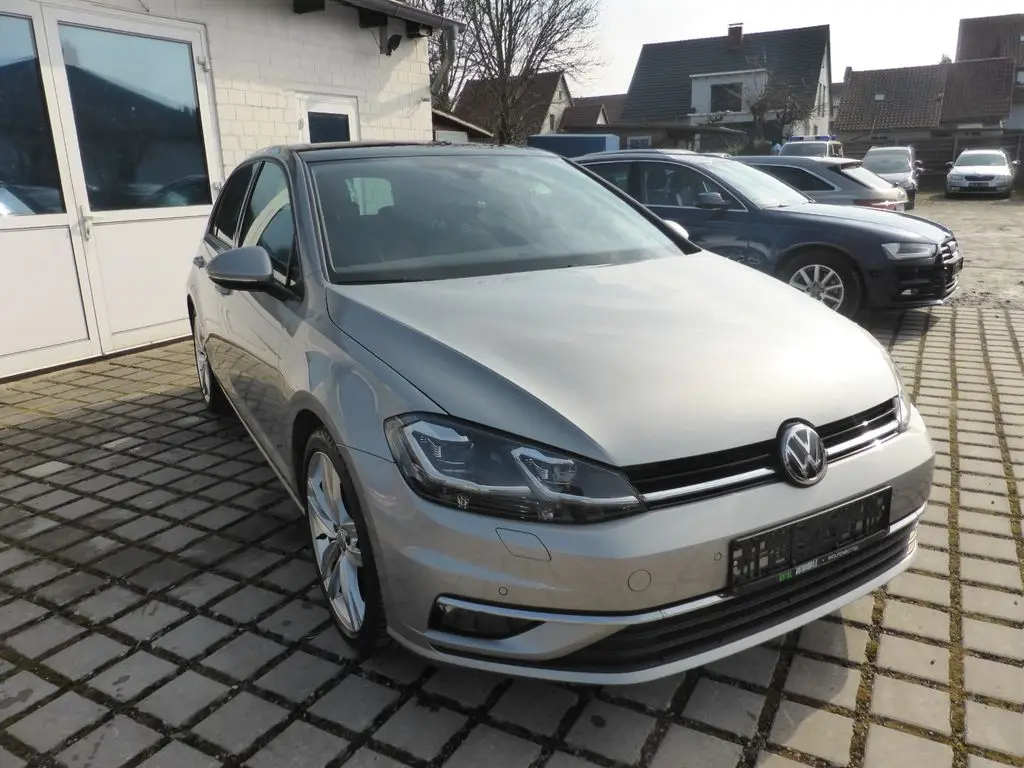 Photo 1 : Volkswagen Golf 2018 Petrol