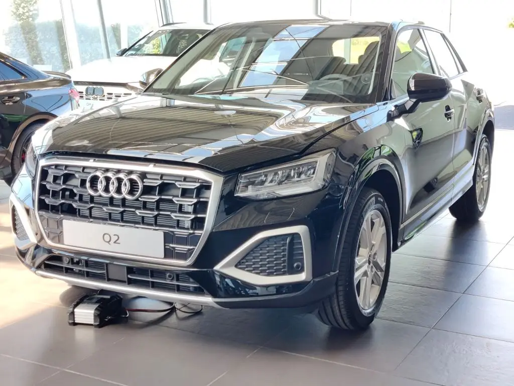 Photo 1 : Audi Q2 2024 Petrol