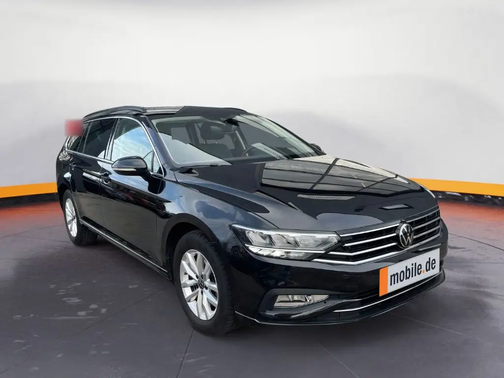 Photo 1 : Volkswagen Passat 2023 Petrol