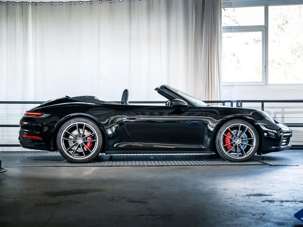 Photo 1 : Porsche 992 2019 Essence