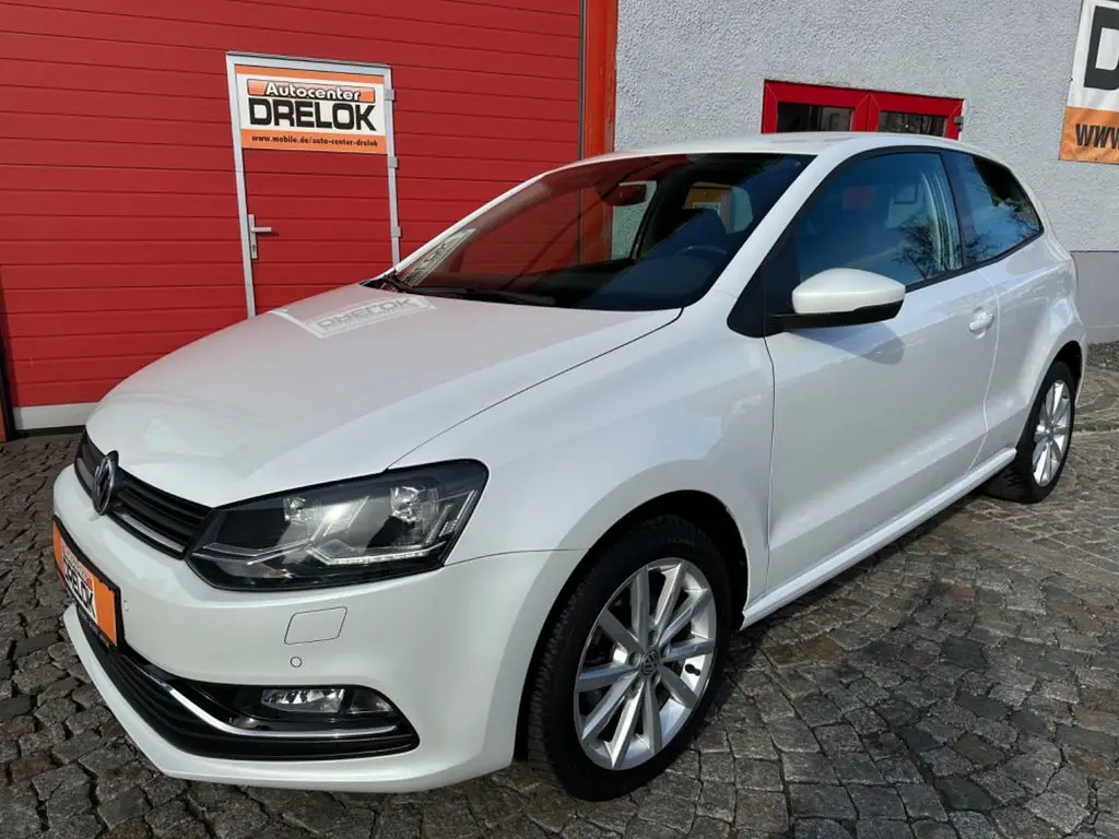 Photo 1 : Volkswagen Polo 2015 Petrol