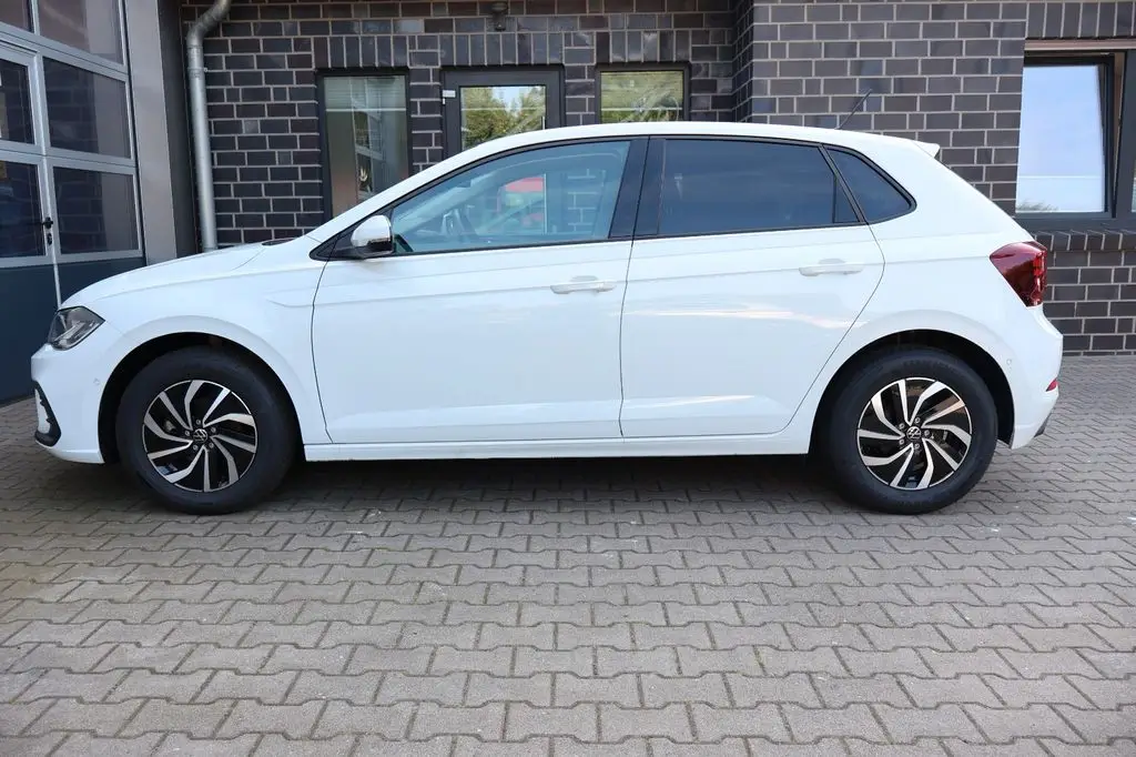 Photo 1 : Volkswagen Polo 2023 Petrol