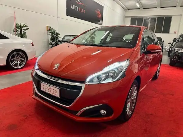 Photo 1 : Peugeot 208 2015 Essence