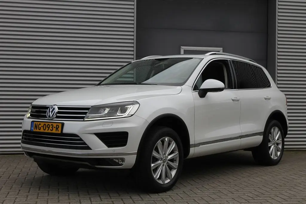 Photo 1 : Volkswagen Touareg 2015 Hybrid