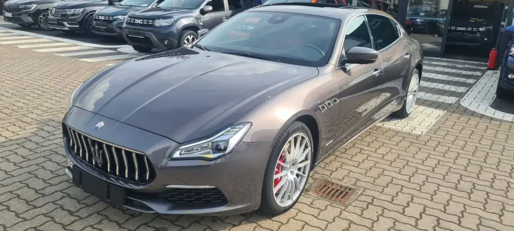 Photo 1 : Maserati Quattroporte 2021 Petrol