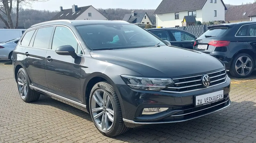 Photo 1 : Volkswagen Passat 2022 Petrol