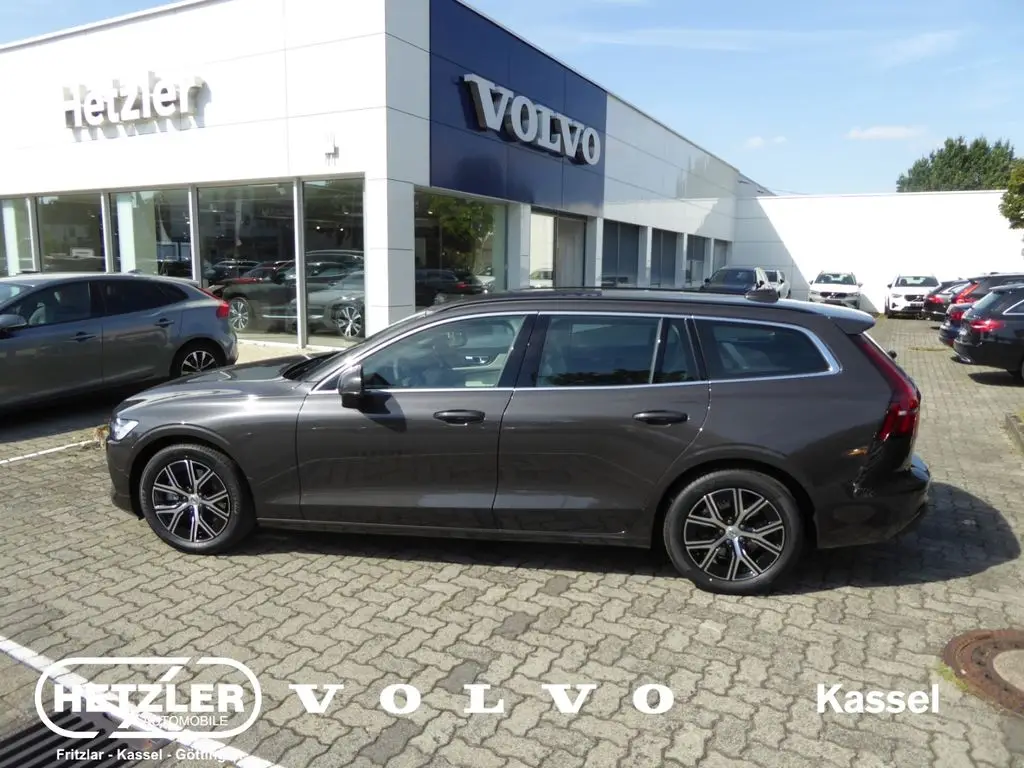 Photo 1 : Volvo V60 2023 Essence