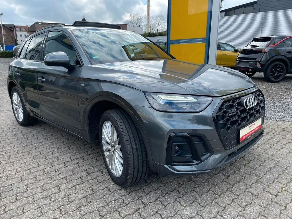 Photo 1 : Audi Q5 2023 Petrol