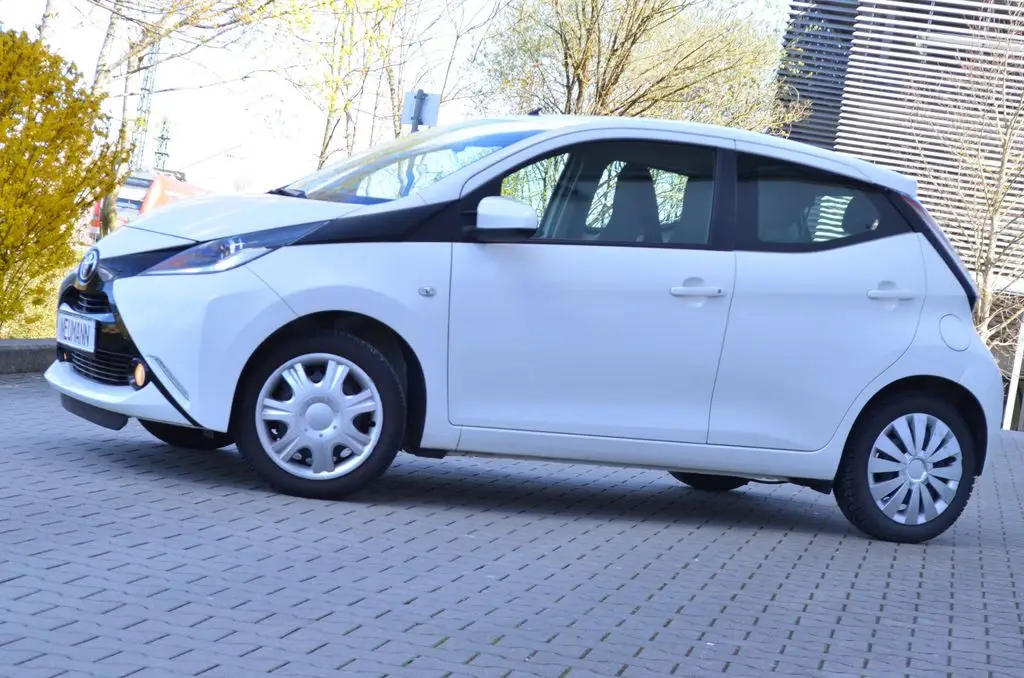 Photo 1 : Toyota Aygo X 2018 Petrol