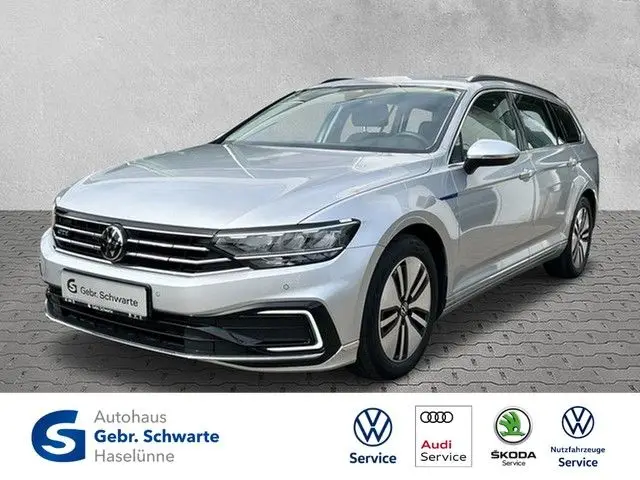 Photo 1 : Volkswagen Passat 2021 Hybride