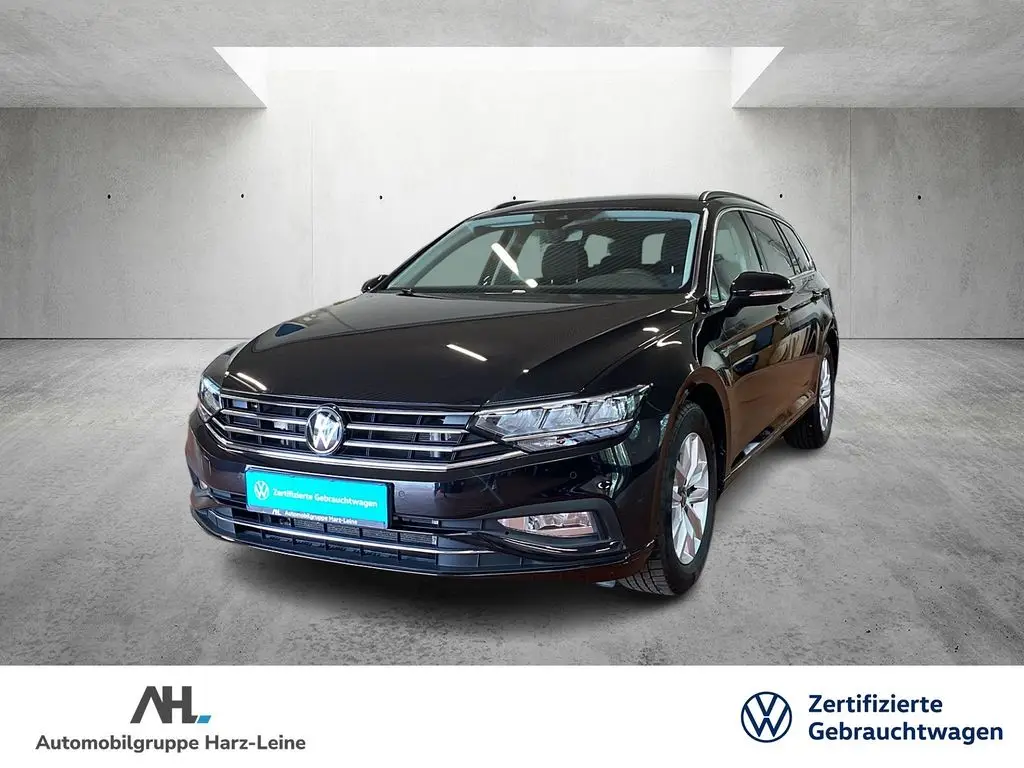 Photo 1 : Volkswagen Passat 2023 Petrol