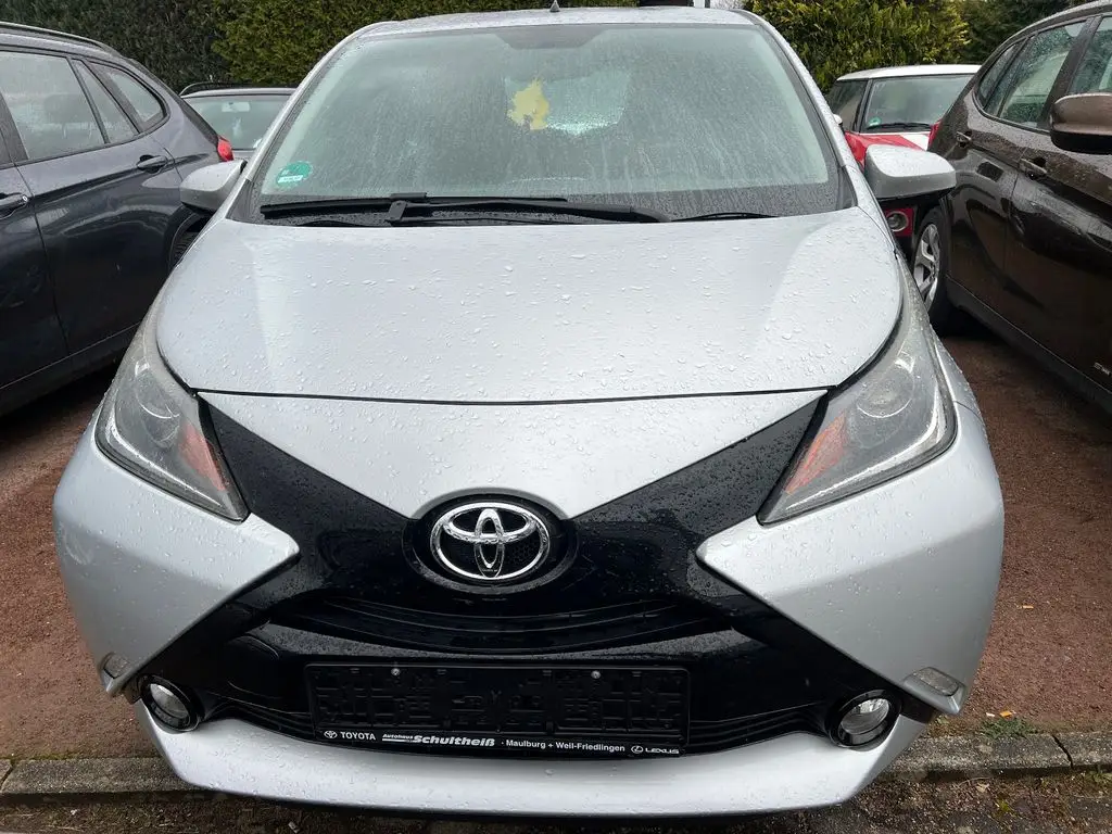 Photo 1 : Toyota Aygo X 2015 Petrol