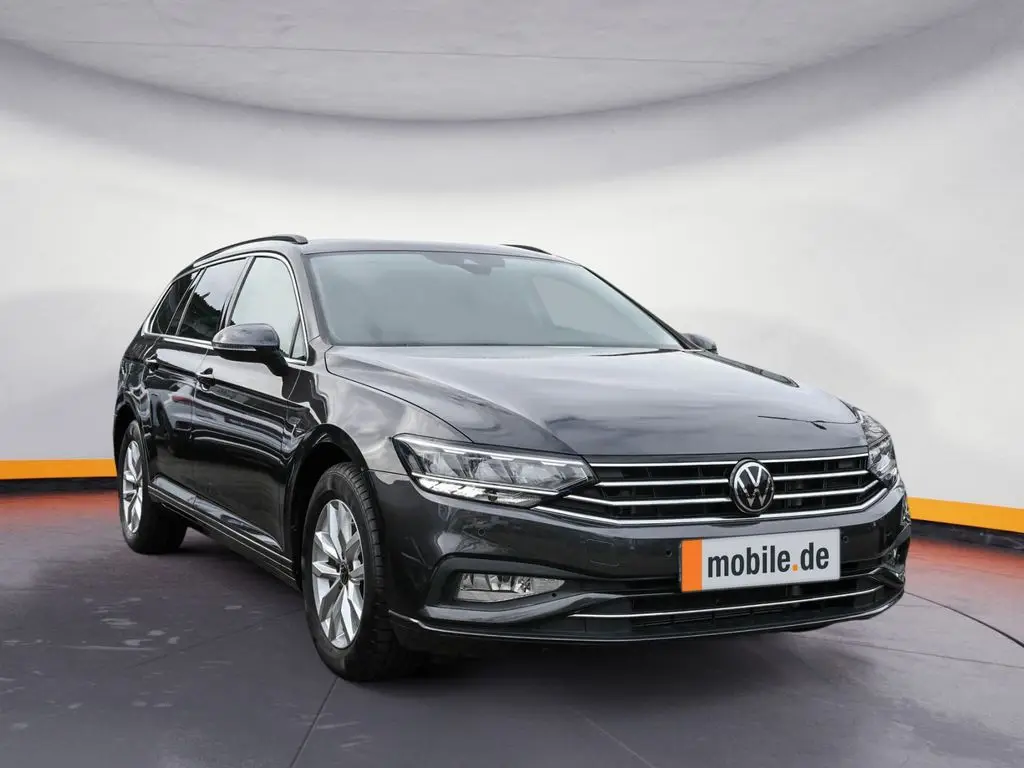 Photo 1 : Volkswagen Passat 2023 Petrol