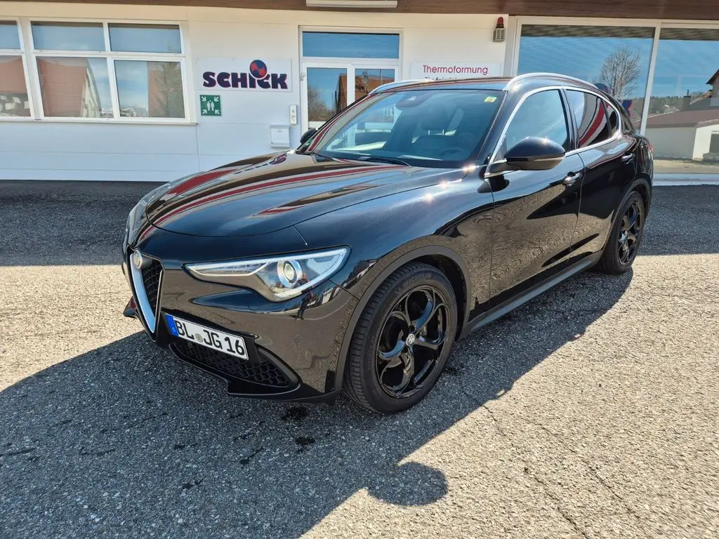 Photo 1 : Alfa Romeo Stelvio 2018 Petrol