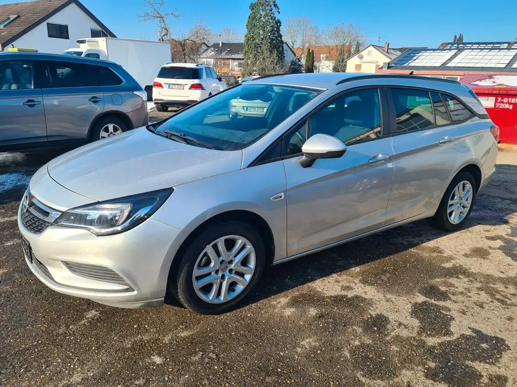 Photo 1 : Opel Astra 2019 Petrol