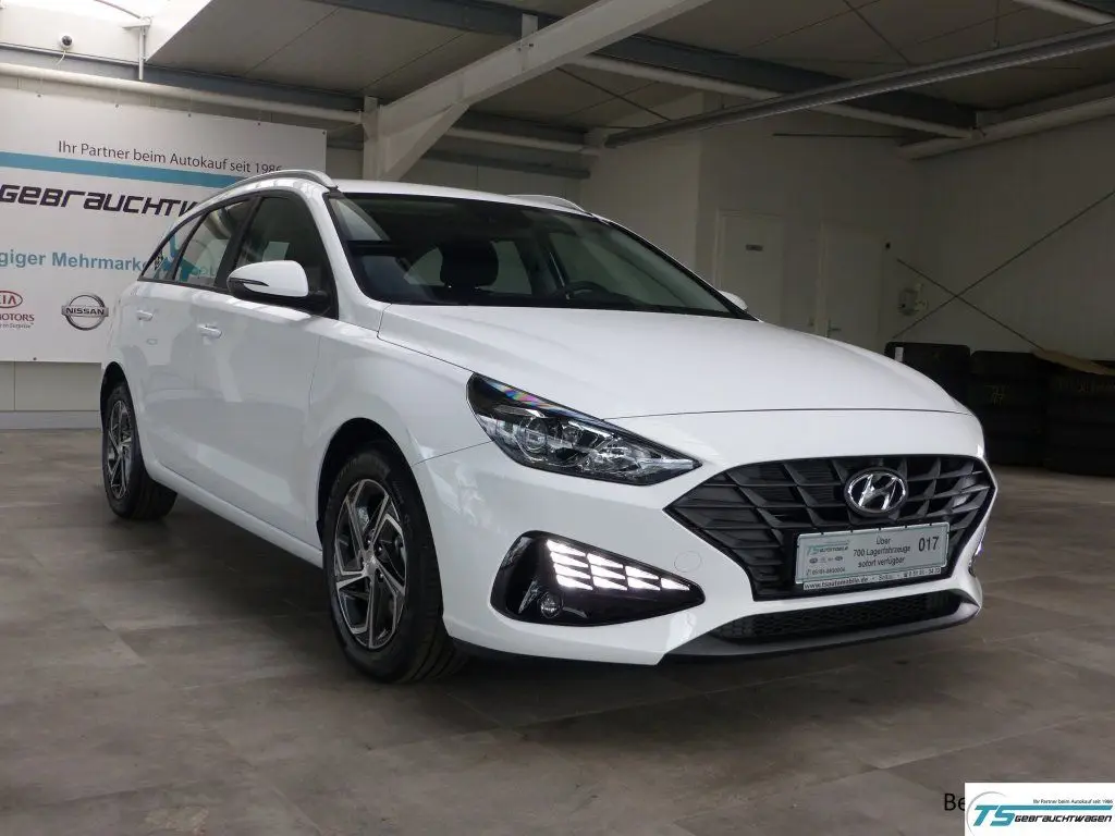 Photo 1 : Hyundai I30 2024 Petrol