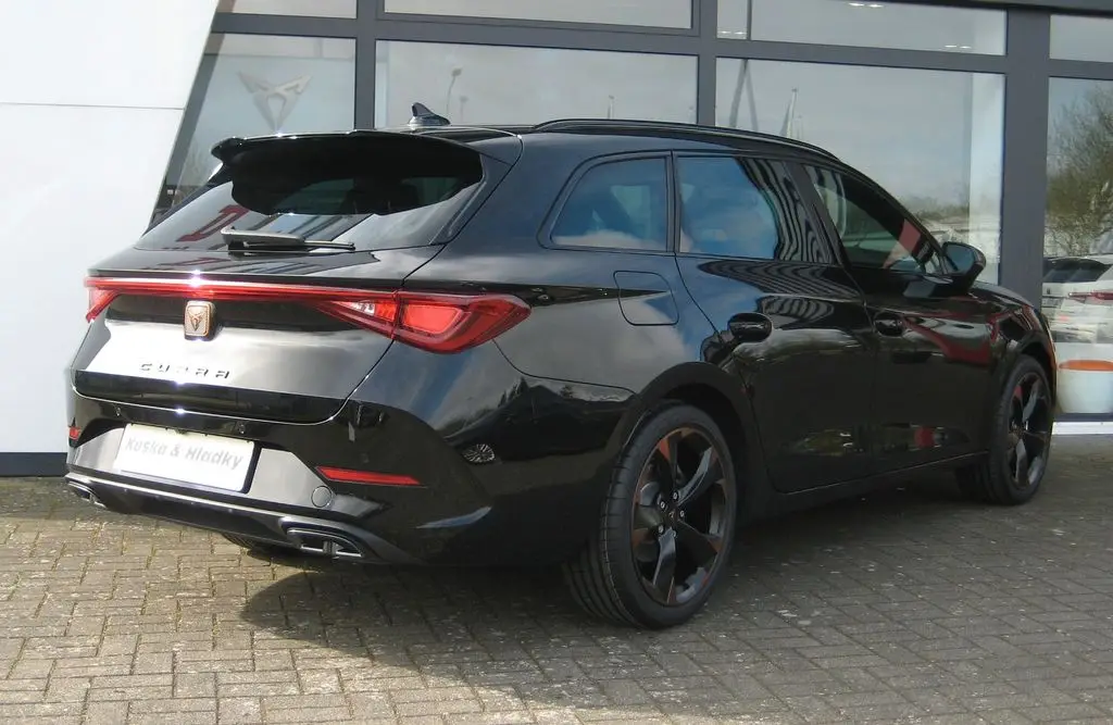 Photo 1 : Cupra Leon 2024 Petrol