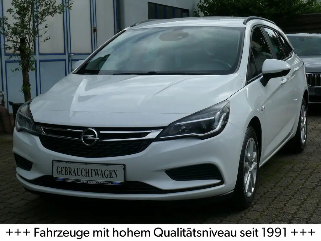 Photo 1 : Opel Astra 2018 Petrol