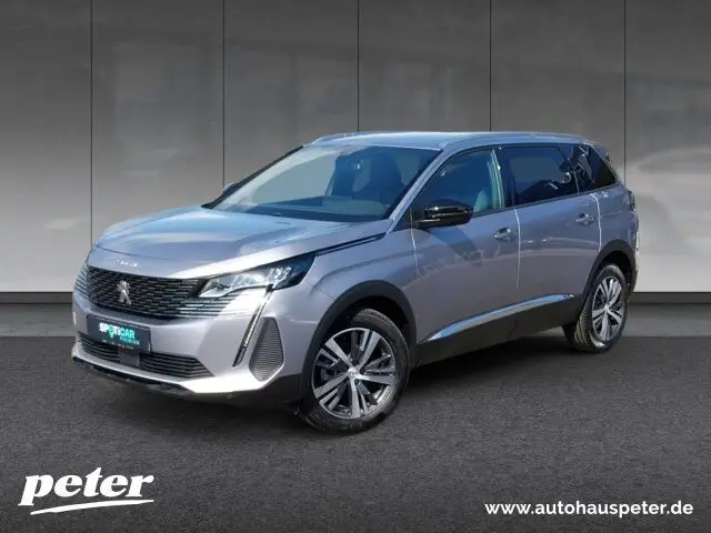 Photo 1 : Peugeot 5008 2024 Essence