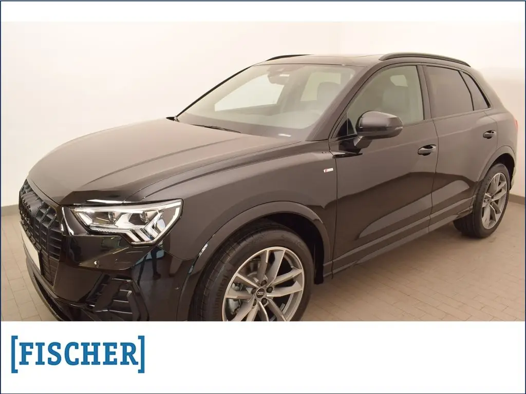 Photo 1 : Audi Q3 2024 Petrol