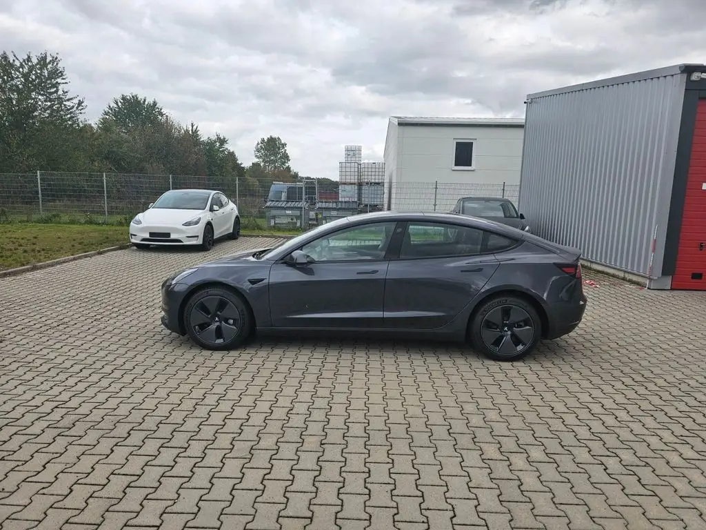 Photo 1 : Tesla Model 3 2022 Non renseigné