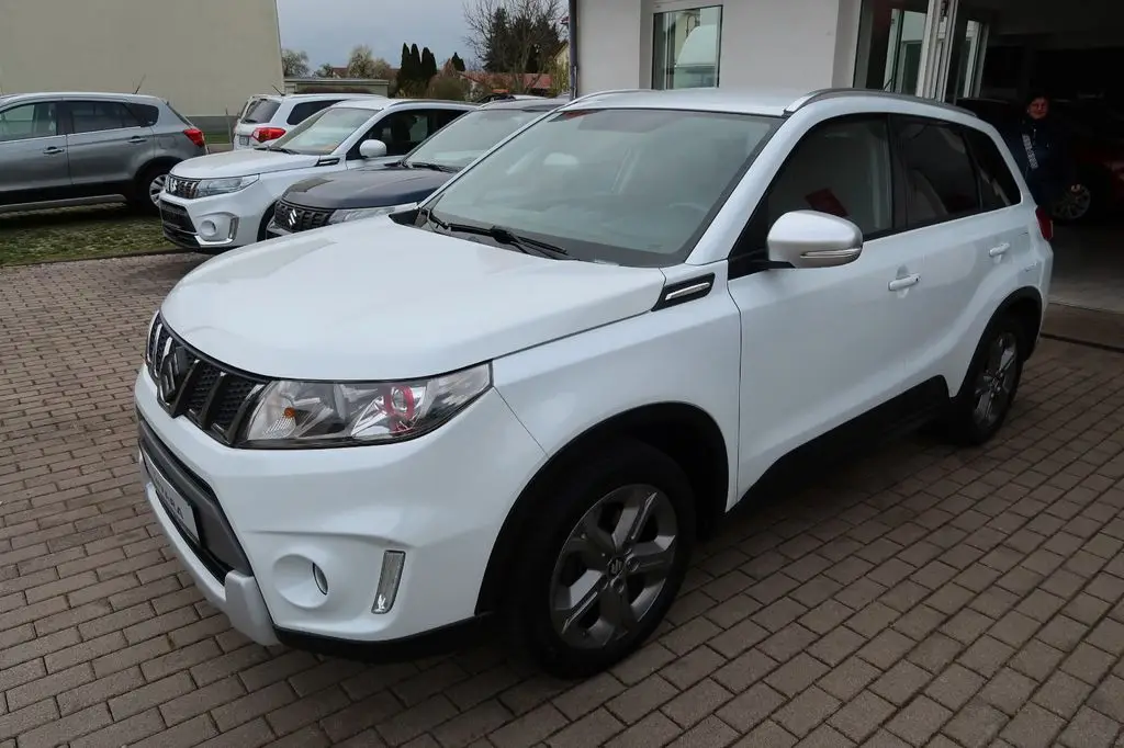 Photo 1 : Suzuki Vitara 2017 Petrol