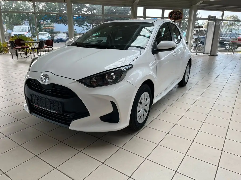 Photo 1 : Toyota Yaris 2023 Petrol