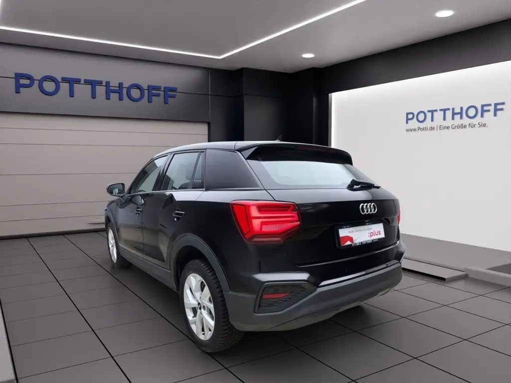 Photo 1 : Audi Q2 2024 Petrol