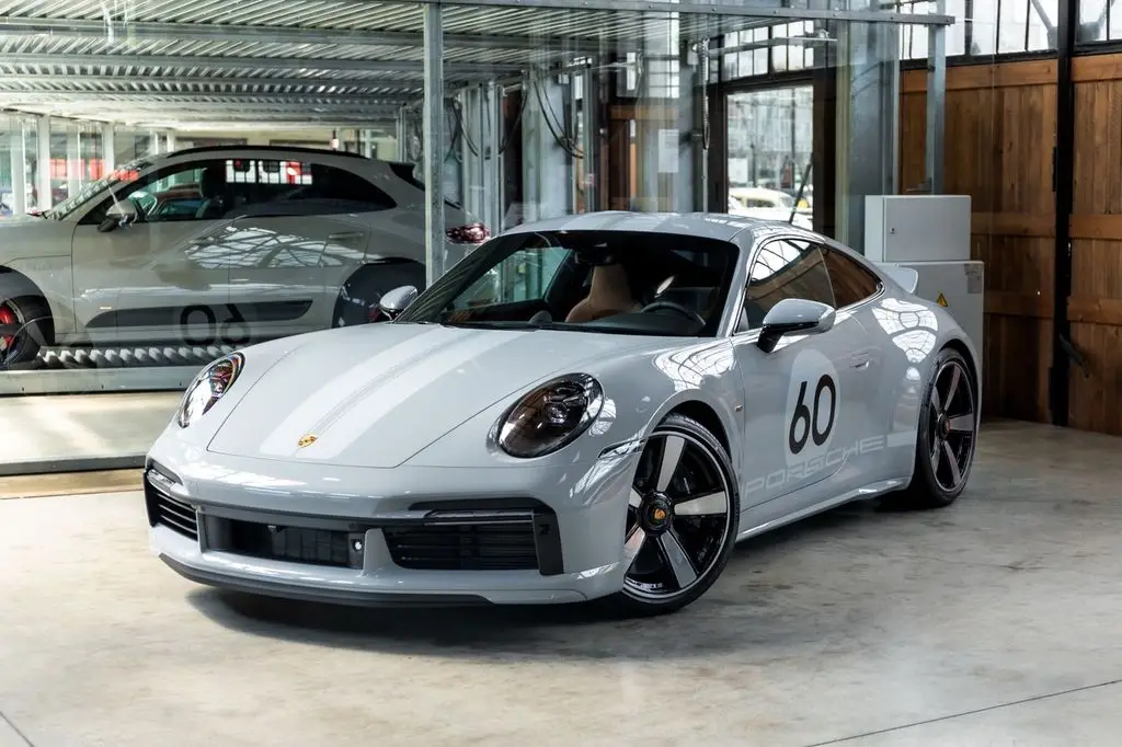 Photo 1 : Porsche 992 2023 Essence