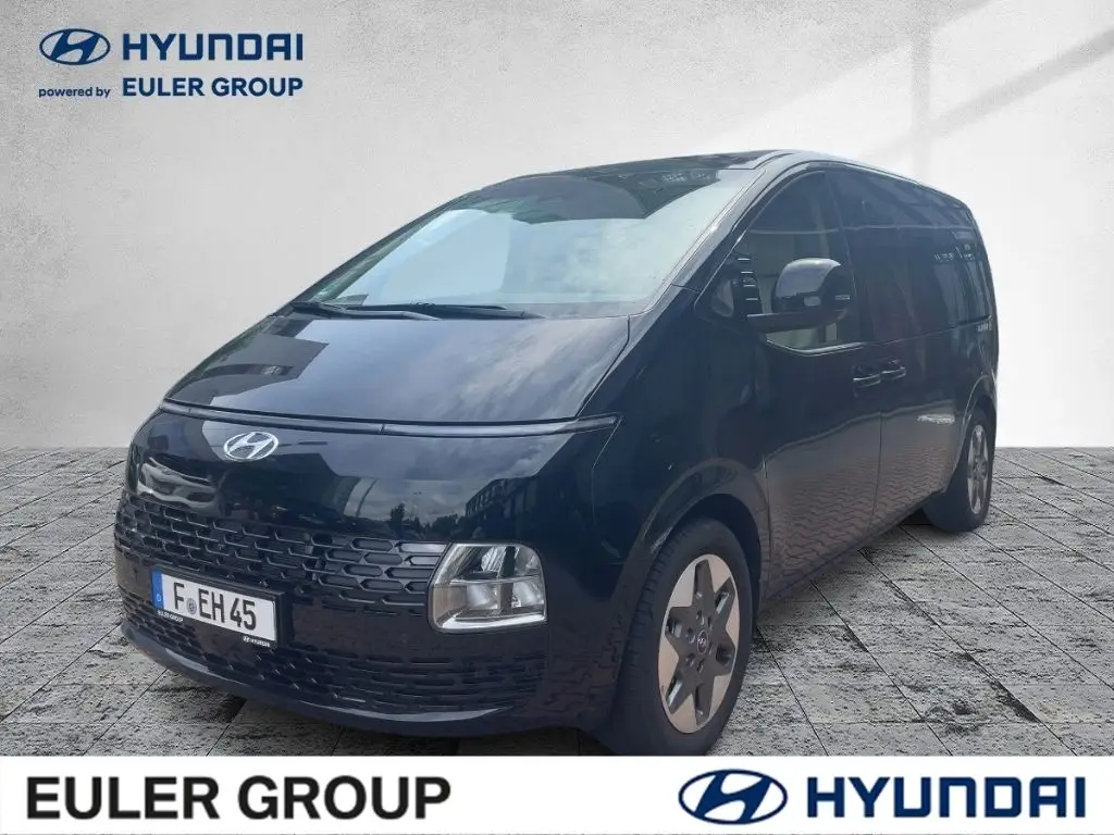 Photo 1 : Hyundai Staria 2024 Diesel