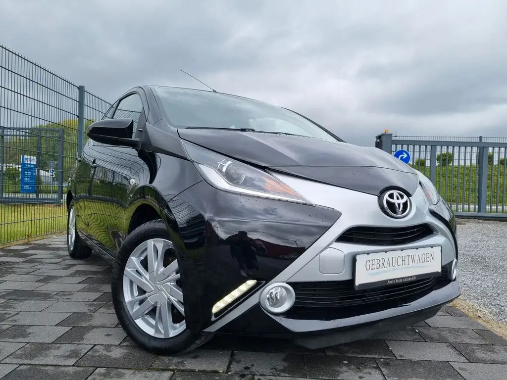 Photo 1 : Toyota Aygo X 2017 Petrol