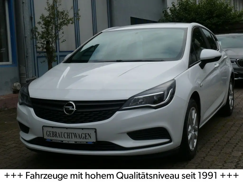 Photo 1 : Opel Astra 2017 Petrol