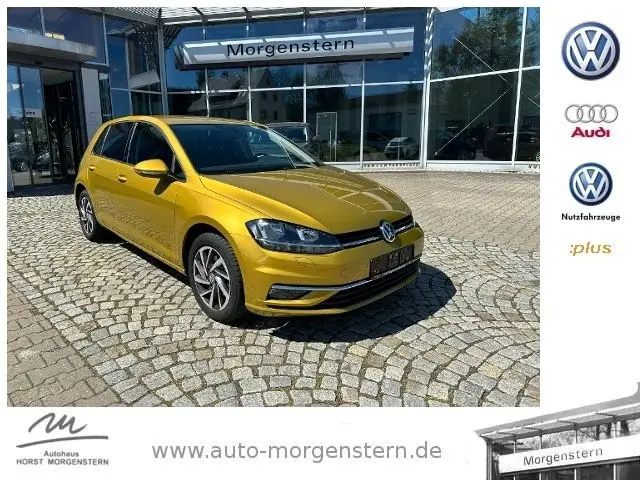 Photo 1 : Volkswagen Golf 2018 Petrol