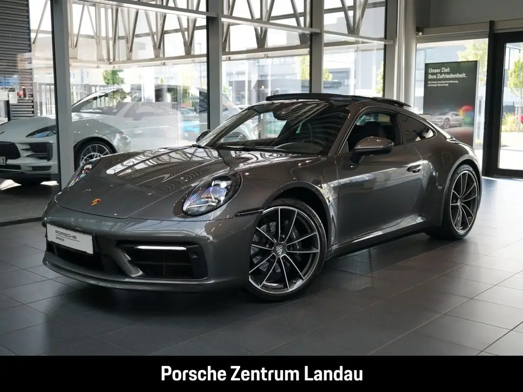 Photo 1 : Porsche 992 2023 Petrol