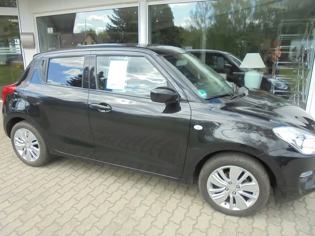 Photo 1 : Suzuki Swift 2019 Petrol