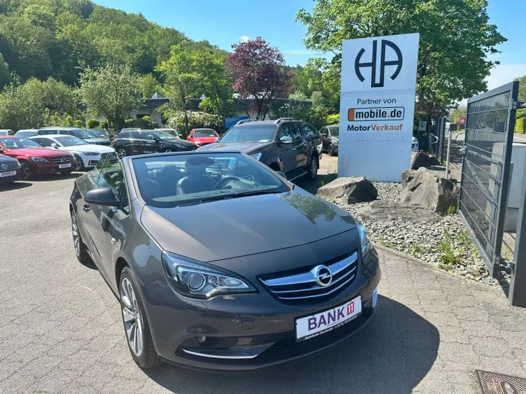 Photo 1 : Opel Cascada 2016 Essence