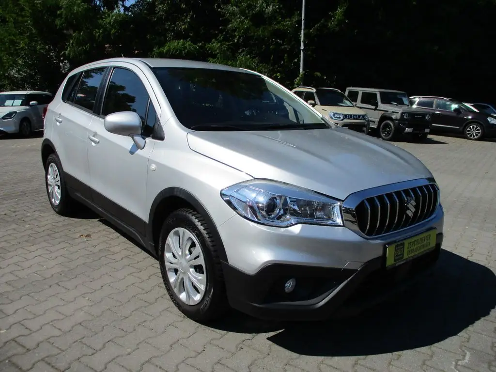 Photo 1 : Suzuki Sx4 2018 Petrol