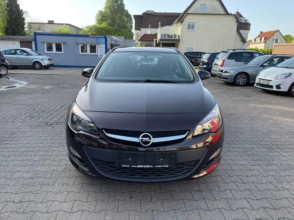 Photo 1 : Opel Astra 2015 Petrol