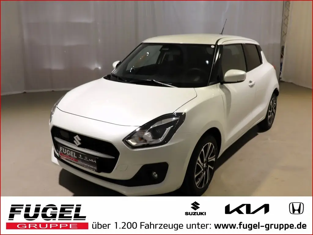 Photo 1 : Suzuki Swift 2023 Petrol