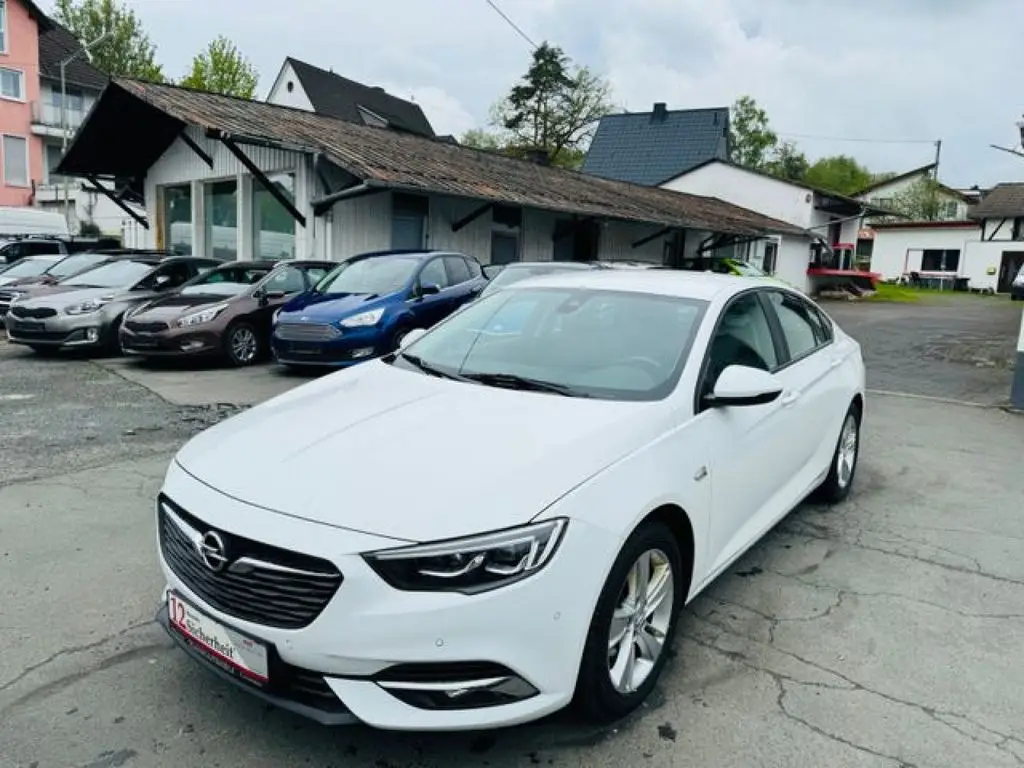 Photo 1 : Opel Insignia 2018 Petrol