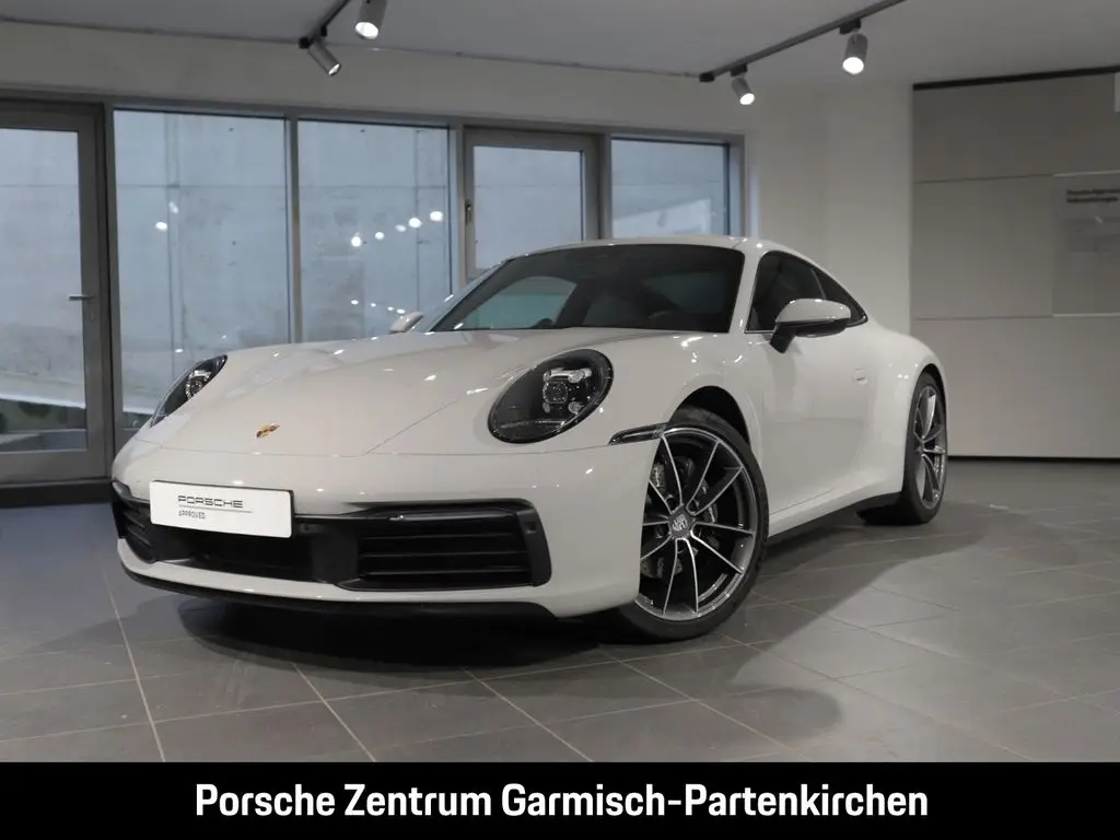 Photo 1 : Porsche 992 2023 Petrol