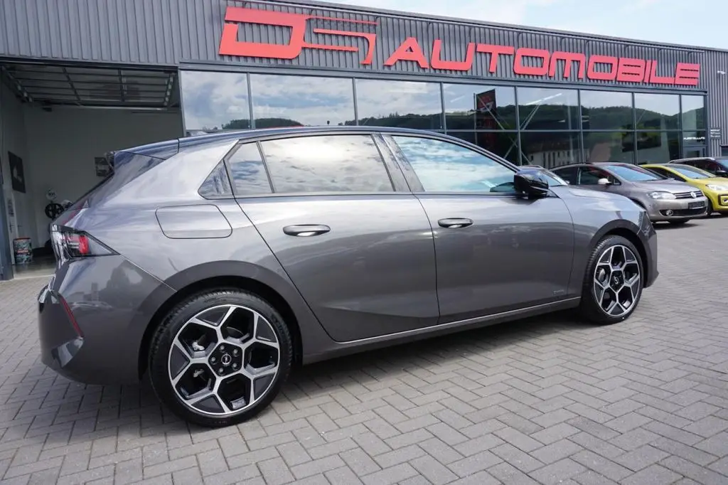 Photo 1 : Opel Astra 2024 Essence